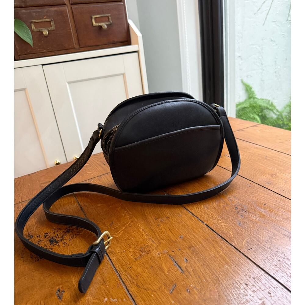 Vintage Coach Chester Canteen Crossbody Bag #9901 Black Leather Outside Pocket